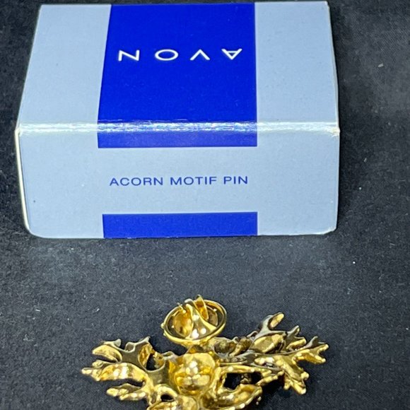 Avon Gold Tone And Enamel Acorn Lapel Pin (4303) - Picture 4 of 4